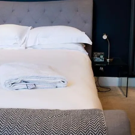 Edge14- Spacious, Stylish And Near The Beach!-3